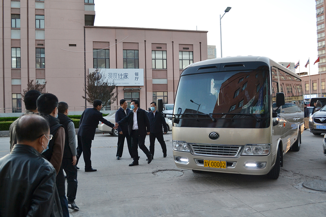 潍坊市委副书记、市长刘运一行4人莅临山东中凯潍坊市进口冷链集中监管专仓参观督导疫情防控工作